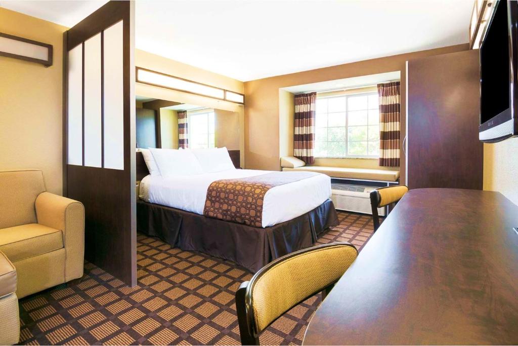 Room image 4